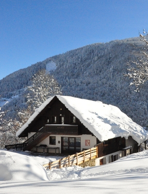 Le chalet sous la neige