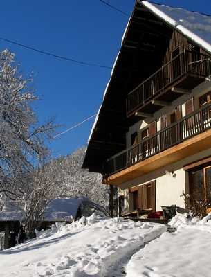 Le chalet sous la neige